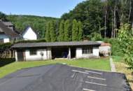 LANDHAUS MIT GROSSEM, SONNIGEN GRUND AM WALDRAND