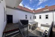 Für Citylover, Singles und Verliebte! Charmante Stadtwohnung mit großer Innenhof-Terrasse | Wohn-Schlafraum & Küche | Hohe Räume | Großzügige Lagerfläche
