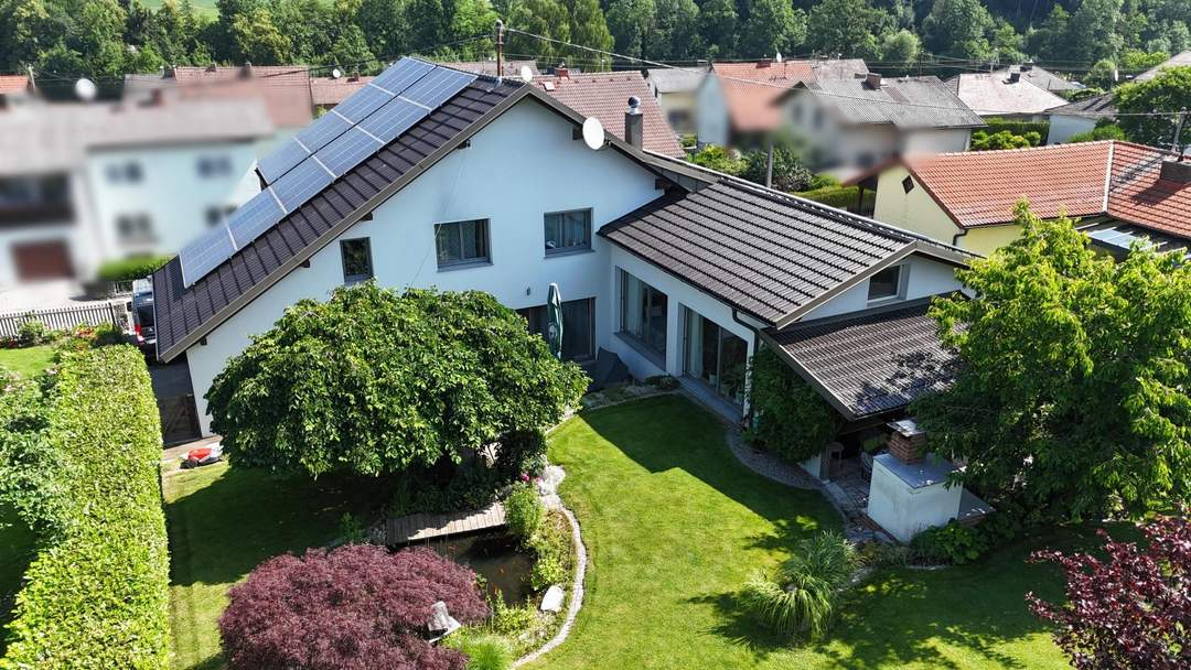 Großzügiges Einfamilienhaus mit modernem Komfort, Gartenidylle und nachhaltiger Energieversorgung