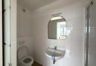 Klimatisierte Dachgeschosswohnung mit 4 Schlafzimmer und Garage // Air-conditioned attic apartment with 4 bedrooms and garage //