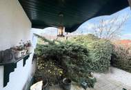 Eine Villa mit Wohnkultur, parkähnlichem Garten und Pool // A Villa of Distinction with Park-Like Garden and Pool //