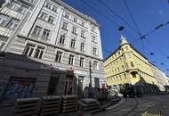 ROHDIAMANT IN TOPLAGE! U6 DIREKT. SANIERUNGSBEDÜRFTIGE 3,5 ZIMMER. FISCHGRÄTPARKETT.