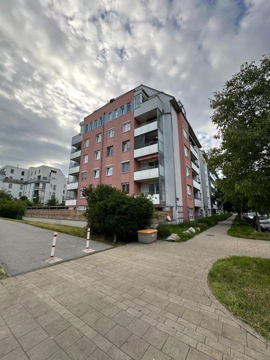 Gemütliche 3 Zimmer-Mietwohnung mit Loggia und Garagenstellplatz - voll möbliert