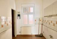 SANIERUNGSBEDÜRFTIGE HELLE WOHNUNG IM KLASSISCHEN ALTBAU