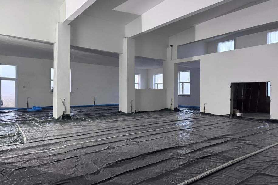 Helle Gewerbehalle mit Verkaufsraumcharakter in 2601 Sollenau bald zu vermieten, Gewerbeobjekt-miete, 2.970,00,€, 2601 Wiener Neustadt(Land)