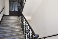 Westseitiger 2-Zimmer-Altbau im 3. Stock! Balkonoption!