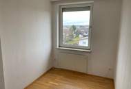 3,5-Zimmer-Dachgeschosswohnung ohne Dachschrägen mit Top-Aussicht!