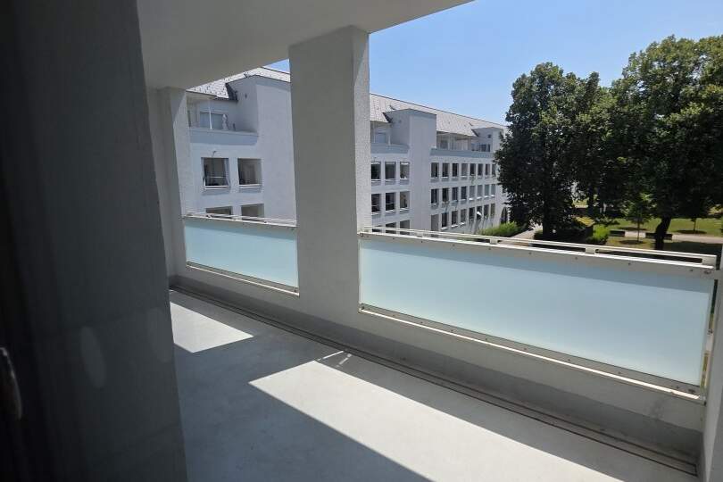 Wohnen mit viel Freiraum: 3 Zimmer, große Loggia -12,5 m² mit Lift in Linz/Bindermichl! AB SOFORT VEFÜGBAR!, Wohnung-miete, 622,84,€, 4020 Linz(Stadt)