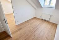 Frühlingsaktion! Entzückende Wohnung im Dachgeschoss in Best- und Ruhelage! Erstbezug nach Sanierung + Klimaanlage + Rundum saniertes Traumhaus! Jetzt zugreifen!