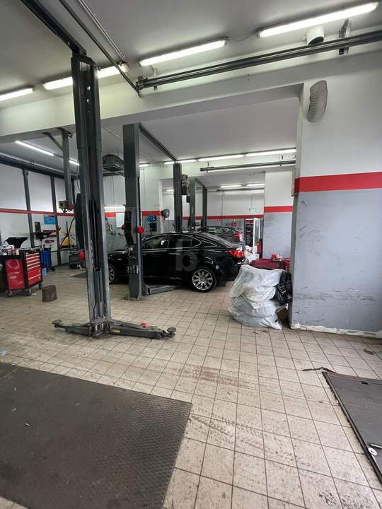 MODERNE KFZ WERKSTATT MIT TOP LAGE UND GROßEN ERWEITERUNGSPOTENTIAL
