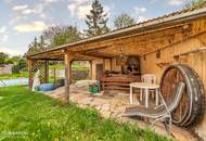 Sonnige Liegenschaft mit Traumgarten, Pool und Grillplatz - Schneebergblick vom Balkon