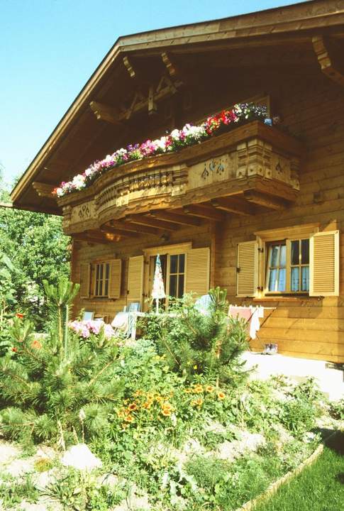 Charmantes Tiroler Bio-Blockhaus in Zirl zum Kauf
