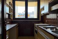 Toll geschnittene 3,5 Zimmer Wohnung + Loggia / TOP-Verkehrsanbindung / sanierungsbedürftig