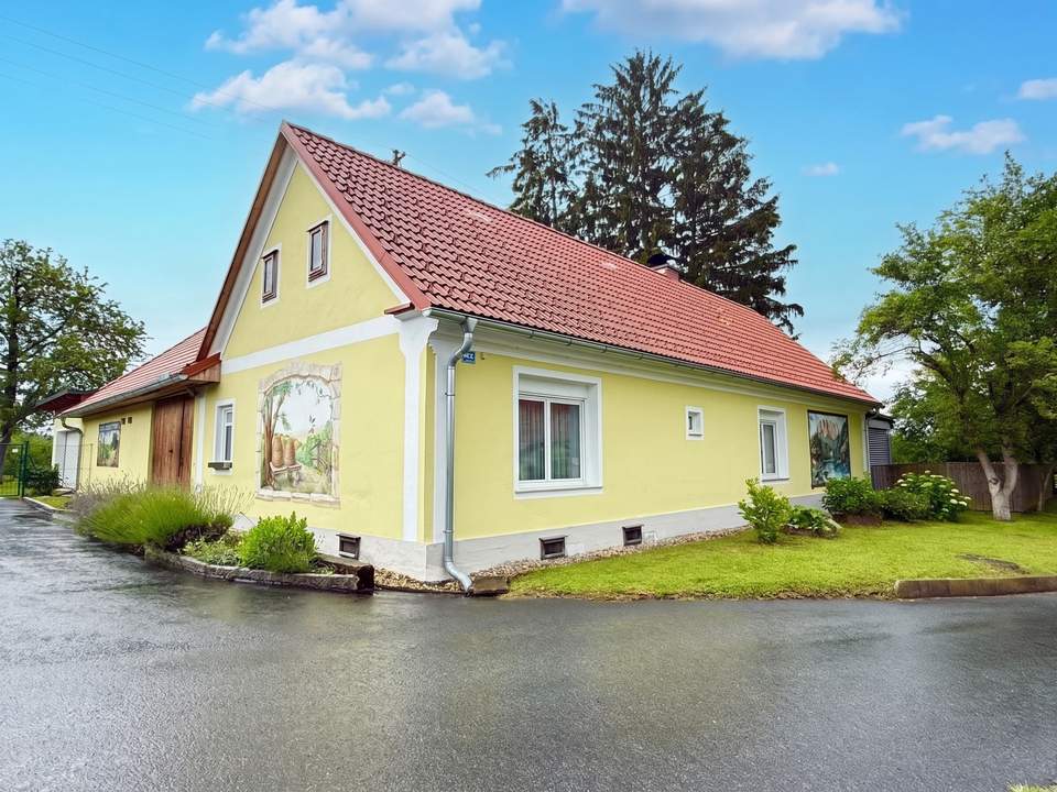 Modernisiertes Bauernhaus mit Innenhof &amp; und großzügigem Grund