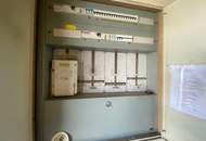 Schöner Wohnen mit vielen Garagen (Oldtimer?)