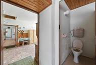 Renovierungsbedürftige Liegenschaft mit zwei Wohneinheiten, Nebengebäuden &amp; Garage!