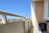 Unbezahlbare Aussicht zu bezahlbaren Preisen - einzigartige Lage im obersten Stockwerk! Gemütliche Loggia, praktischer Abstellraum und modernes Badezimmer mit höchstem Wohnkomfort inklusive!