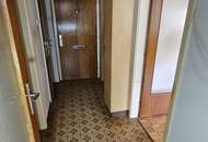 Frisch sanierte 2-Zimmerwohnung im ersten Stock