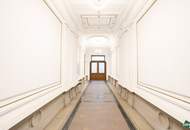 Modernes Altbau-Büro mit Parkblick