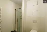 / ZWEI ZIMMER / INNENHOFSEITIG AUSGERICHTET / MODERNE ANLAGE / VERFÜGBAR AB SOFORT / U-BAHN NÄHE