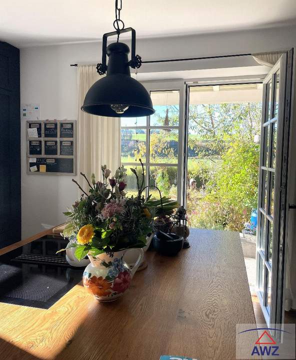 Ein Zuhause, das Seen, Natur und moderne Lebensqualität vereint.