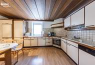 Platz trifft Potenzial – Wohnhaus mit Innenhof und Doppelgarage