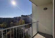 Lichtdurchflutete 2-Zimmer-Wohnung mit neuer Küche - Loggia in den Innenhof - direkt beim Enkplatz!