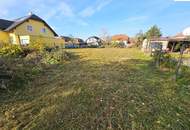 Großzügiges Baugrundstück in ruhiger Siedlungslage - Wohnen mit Lebensqualität !
