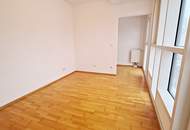 INNSTASSE, gepflegte 87 Neubau-Maisonette, 2 Zimmer, Komplettküche, Wannenbad, Parketten, 4. Liftstock