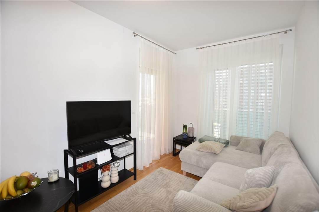 Top vermietete Anlegerwohnung mit Balkon und Tiefgarage - Neuwertig!