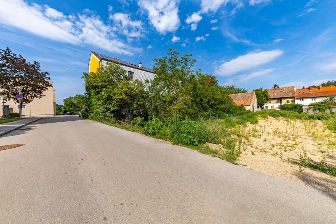 1.014 M² GROßES BAUGRUNDSTÜCK MIT ALTBESTAND IM ZENTRUM!