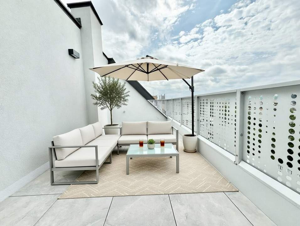 SOFORT BEZIEHBAR - 4 ZI PENTHOUSE mit großer TERRASSE + FERNBLICK in 1140 Wien