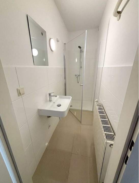 Dachgeschoss - Zwei Zimmerwohnung mit Essküche!