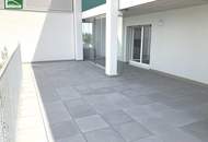 Genießen Sie die riesige Terrasse (teilweise überdacht) mit Panoramablick unbefristete Miete möglich, Stellplatz verfügbar!