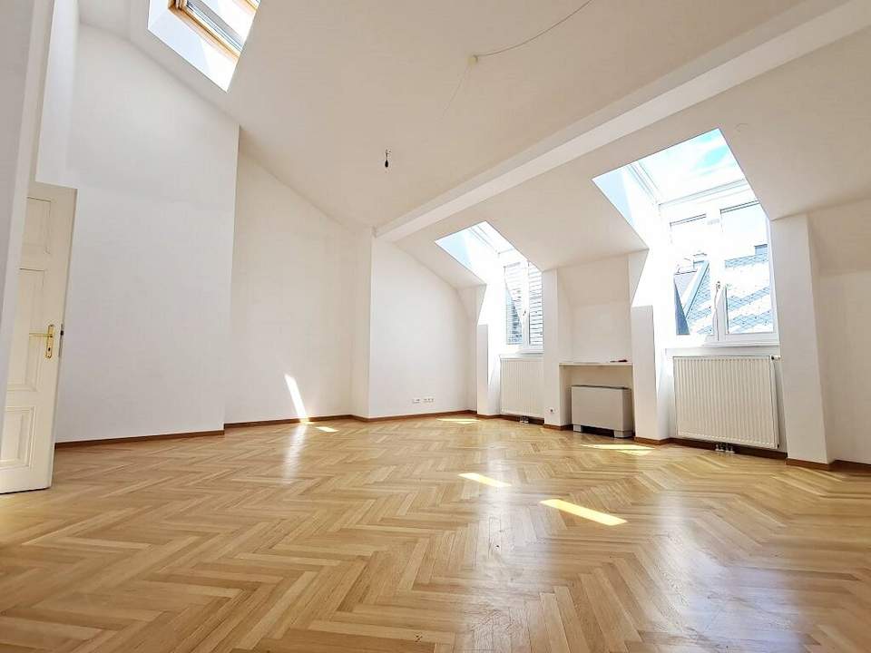 GONZAGAGASSE, BÖRSE-NÄHE, klimatisiertes 122 m2 Dachgeschoss mit 8 m2 Terrasse, 3 Zimmer, Komplettküche, 2 Bäder, Parketten
