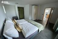 Teilsaniertes Einfamilienhaus mit großzügigem Nebengebäude