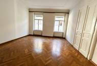 Großzügiger Altbau im Herzen der Stadt!