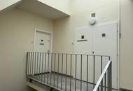 Top sanierte Dachgeschosswohnung in 1180 Wien – ideal für Singles & Paare