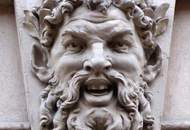 PERFEKTE 2 ZIMMER ALTBAUWOHNUNG MIT 8M² BALKON II PRESTIGE UND ELEGANZ II WOHNEN IM DENKMALGESCHÜTZEN MÖDLINGER STADTJUWEL II FUSSGÄNGERZONE