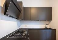 Das Stadtleben in Ruhe genießen: Stil-Altbauwohnung in lebendiger Lage an der Grenze 7./8. Bezirk