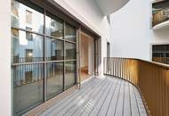 HOFLAGE mit BALKON! Luxus-Erstbezug mit 3,30 m Raumhöhe im 1. Obergeschoß