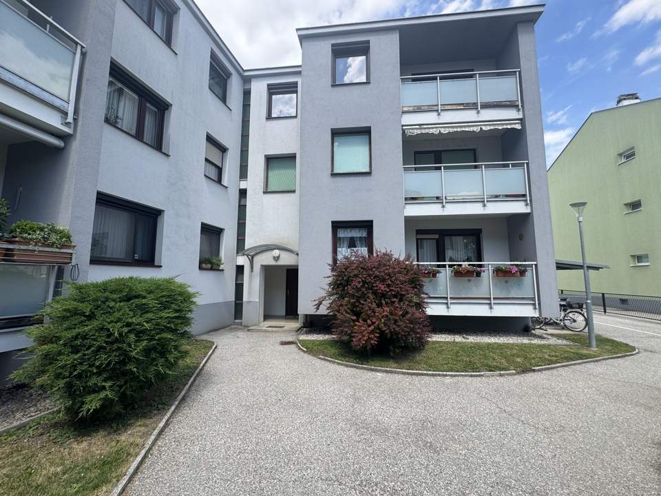 Großzügige Eigentumswohnung mit Loggia - auch zur Vermietung geeignet!