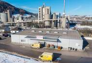 Große Halle mit vielen Parkplätzen