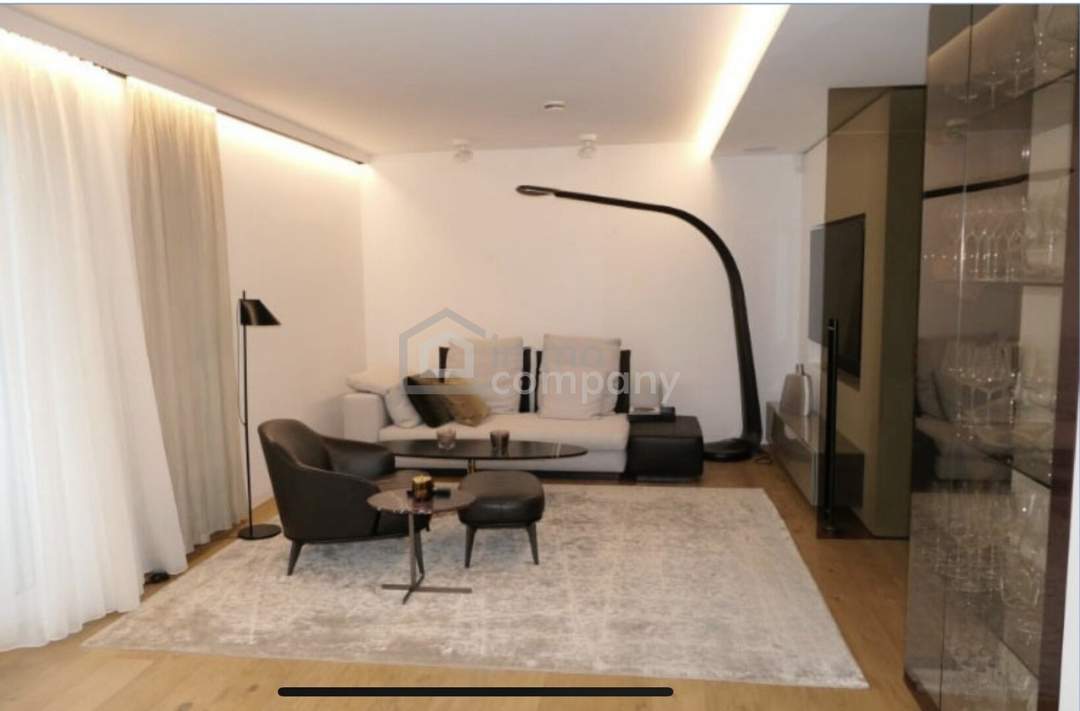 Elegante 4-Zimmer-Wohnung in 1180 Wien: Top-Ausstattung, 2 Balkone, Garage!