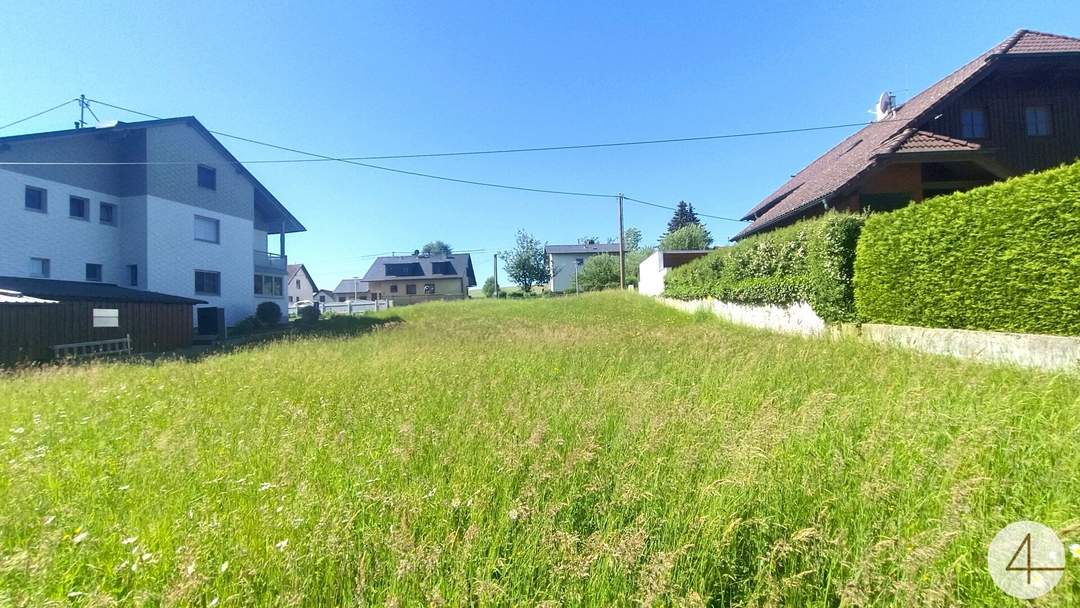 Sonniges Grundstück am Waldrand sehr idyllisch am Bach