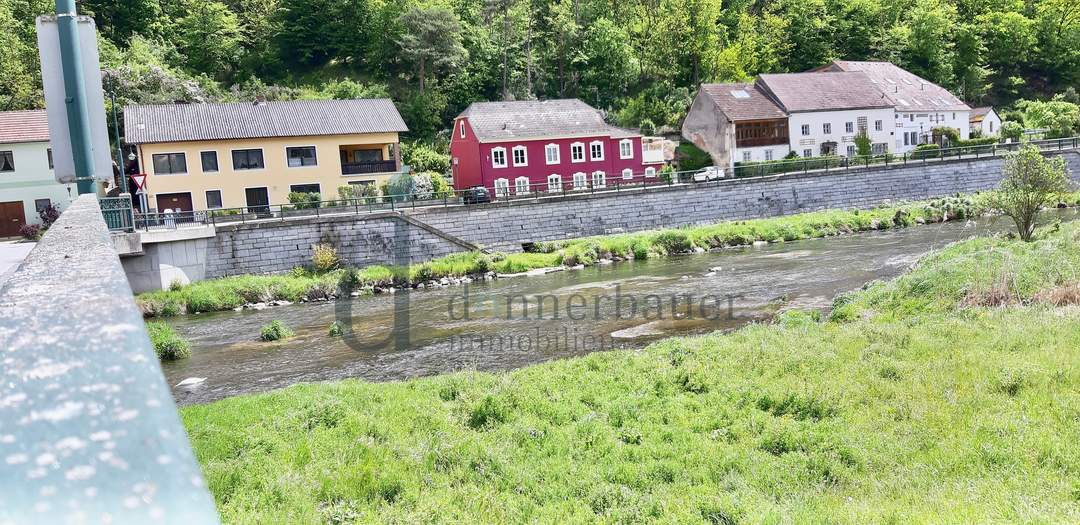 Zweifamilienhaus mit zwei Wohneinheiten und viel Platz!