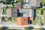 Ein-/Zweifamilienhaus mit Nebengebäuden, Garage und Innenhof