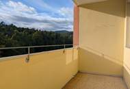 Teilsanierte Wohnung im 8. Stock eines Hochhauses