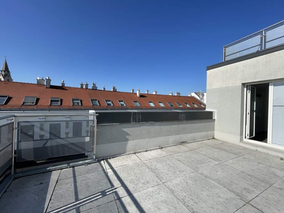 PROVISIONSFREI!!! Wunderschöne geräumige Dachterrassenwohnung mit super Ausblick auf Wiener Neustadt