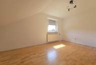Provisionsfreie Mietwohneinheit in einem Wohnhaus im Obergeschoß in ländlicher Ruhelage.